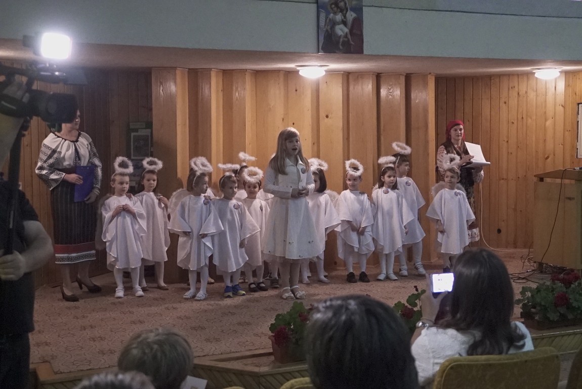 Moment aniversar la Grădiniţa cu Program Prelungit „Sfântul Ioan cel Nou de la Suceava” Moment aniversar la Grădiniţa cu Program Prelungit „Sfântul Ioan cel Nou de la Suceava”