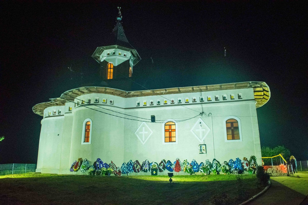 Părintele Mihail Derscariu, condus pe ultimul drum