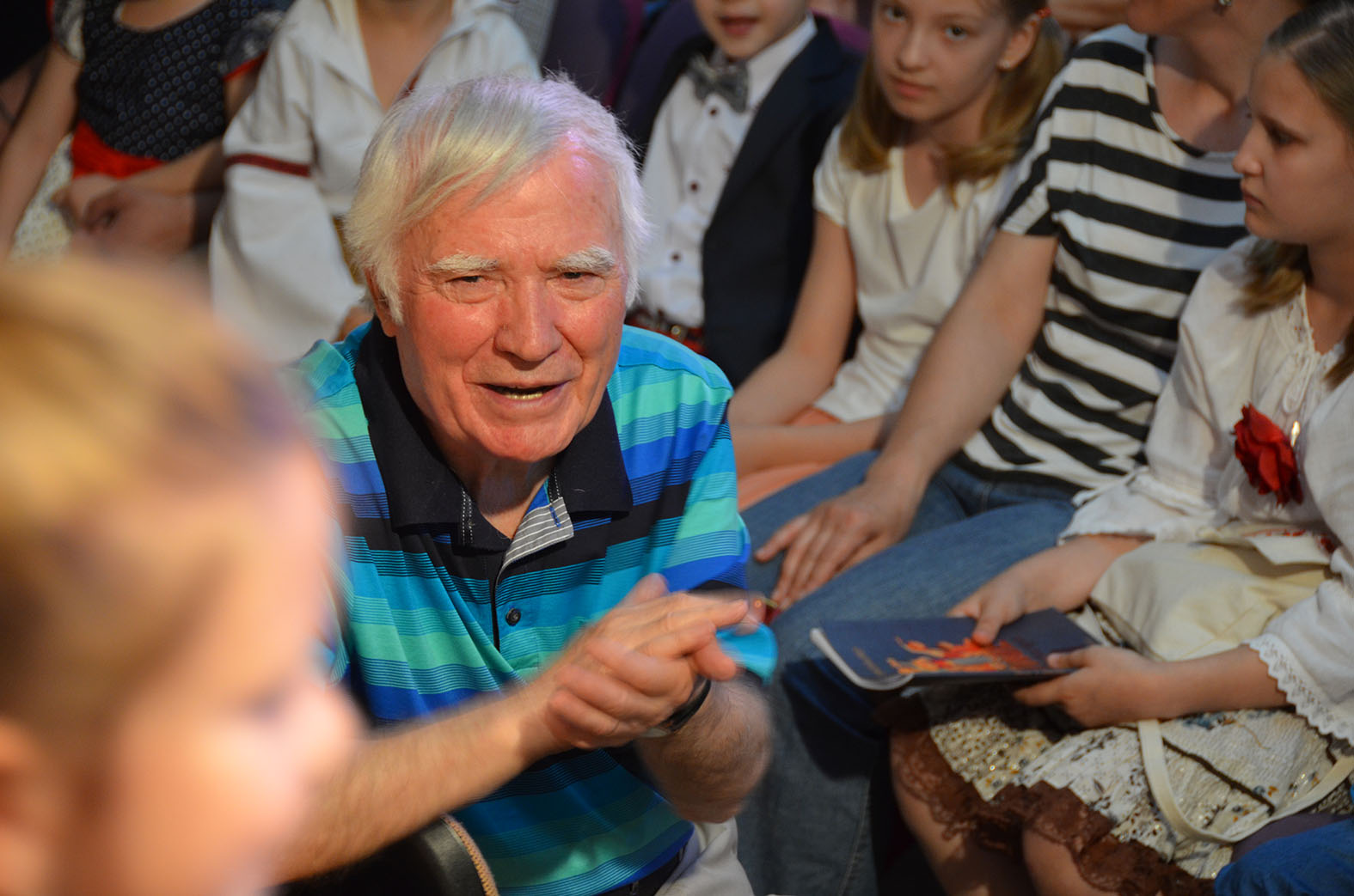 Prezenţă covârşitoare la întâlnirea cu cărţile copilăriei (GALERIE FOTO)