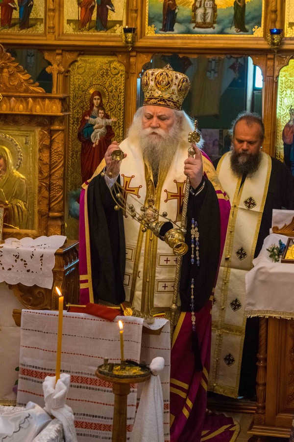 Părintele Mihail Derscariu, condus pe ultimul drum