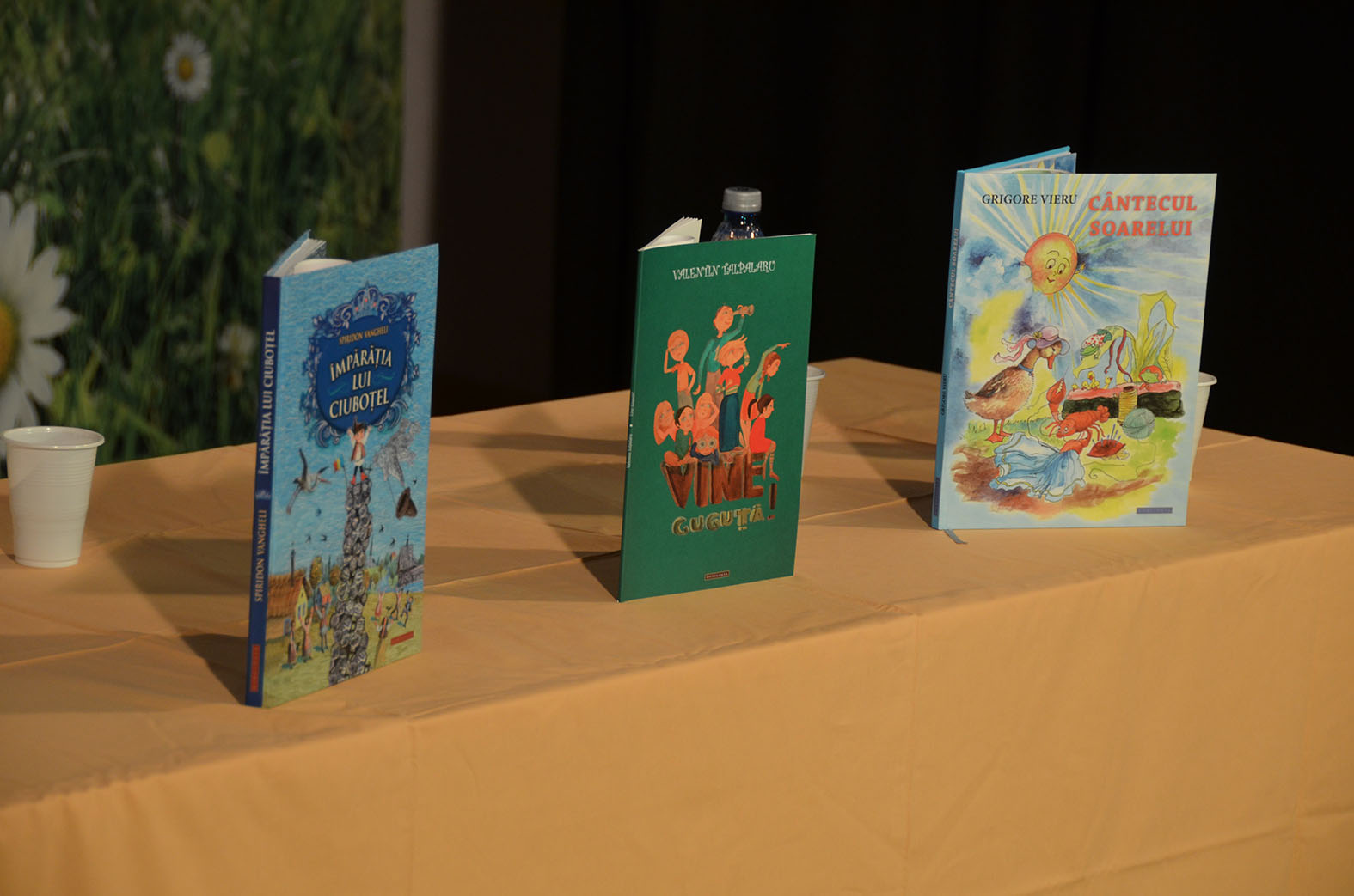 Prezenţă covârşitoare la întâlnirea cu cărţile copilăriei (GALERIE FOTO)