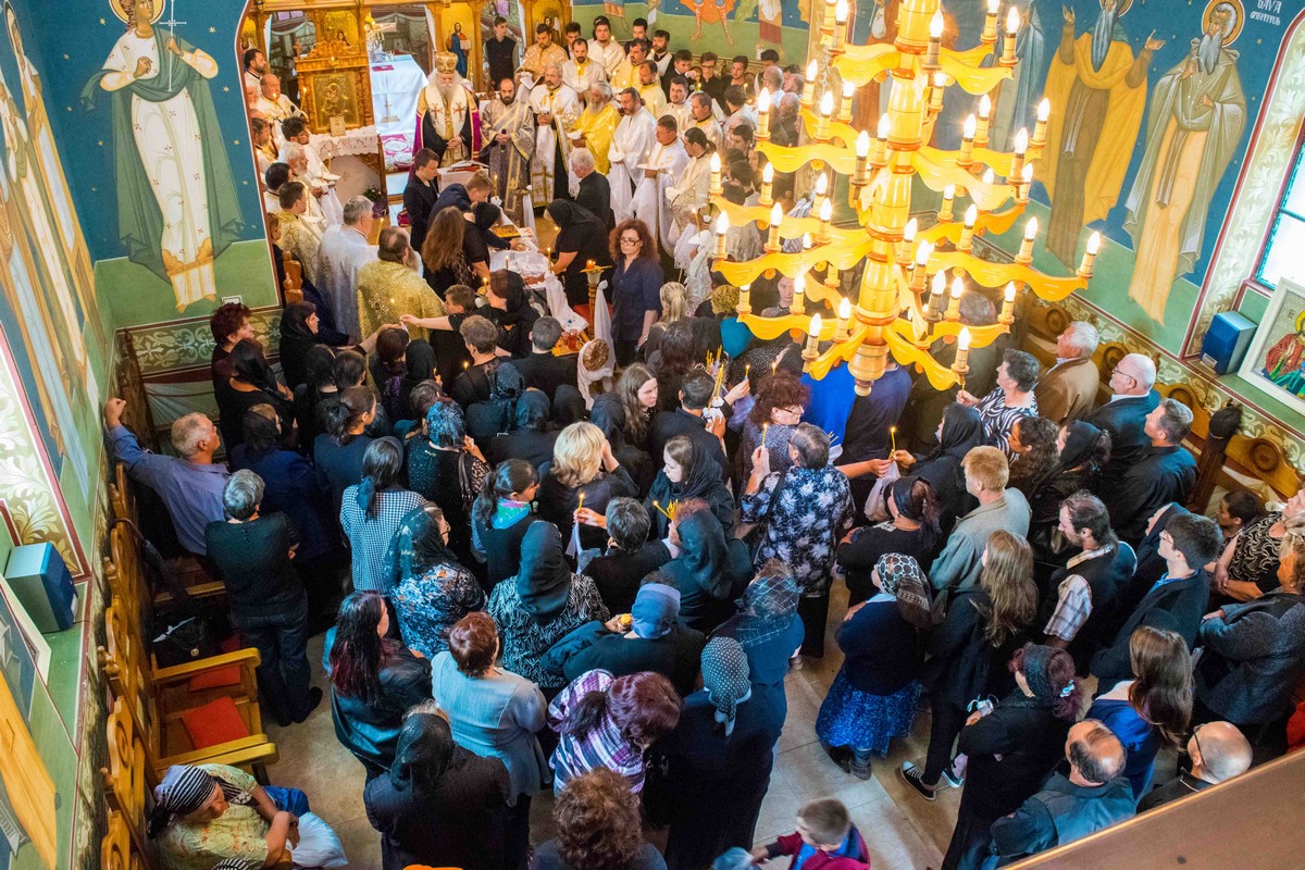 Părintele Mihail Derscariu, condus pe ultimul drum