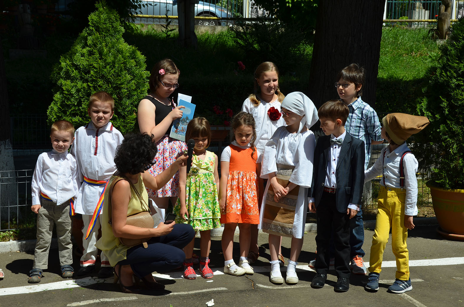 Prezenţă covârşitoare la întâlnirea cu cărţile copilăriei (GALERIE FOTO)