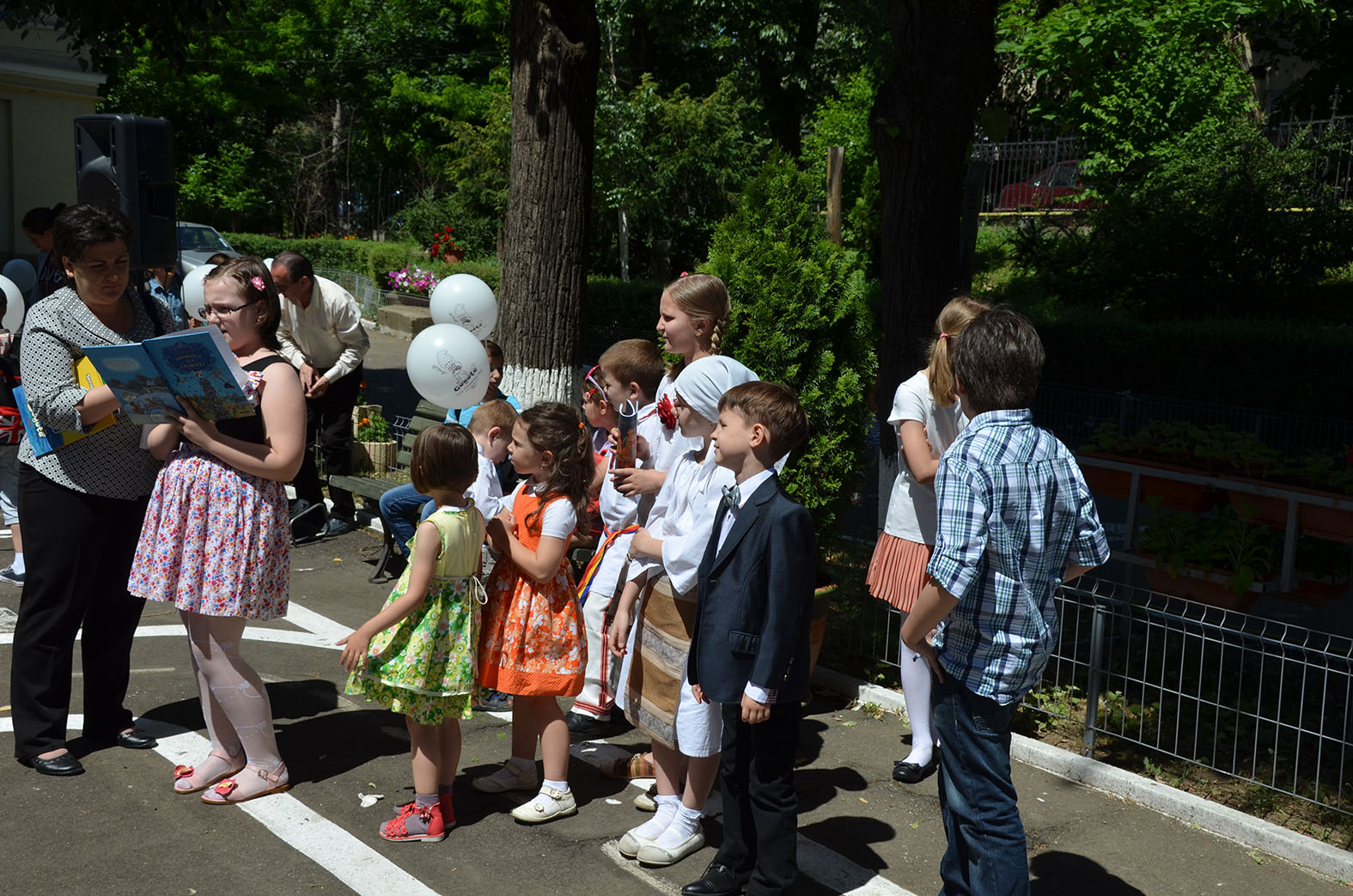 Prezenţă covârşitoare la întâlnirea cu cărţile copilăriei (GALERIE FOTO)
