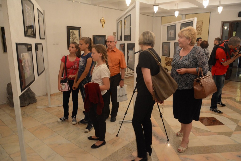 Frânturi din copilărie, expuse într-o biserică ieşeană