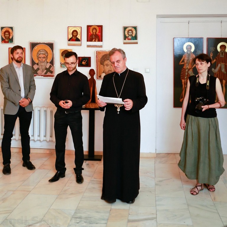 Frânturi din copilărie, expuse într-o biserică ieşeană