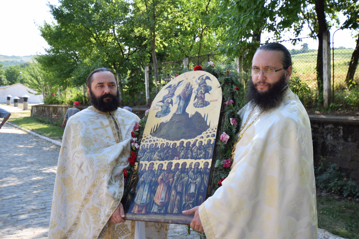 Slujbă arhierească și rugăciuni pentru ploaie, la Mănăstirea Bucium Slujbă arhierească și rugăciuni pentru ploaie, la Mănăstirea Bucium