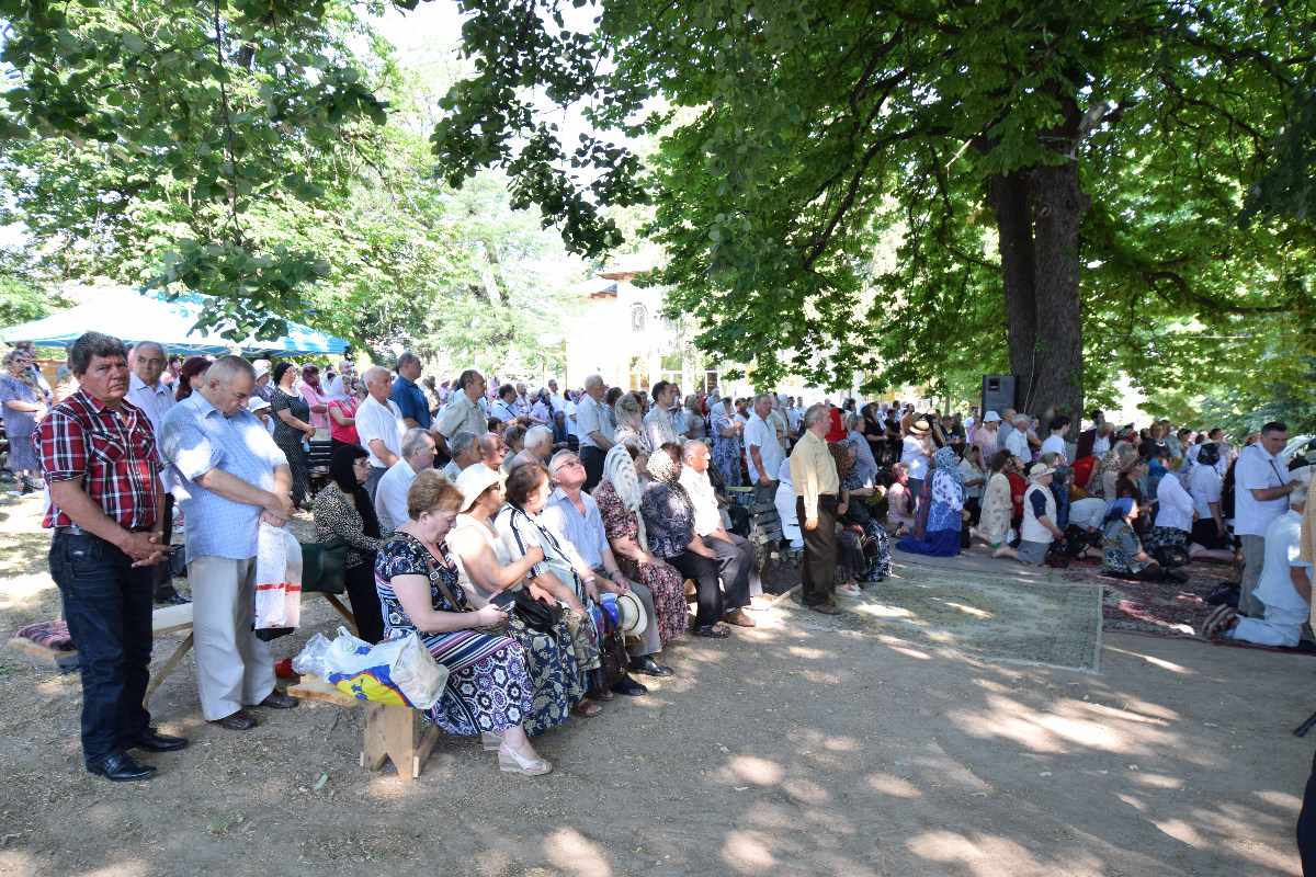 Slujbă arhierească și rugăciuni pentru ploaie, la Mănăstirea Bucium Slujbă arhierească și rugăciuni pentru ploaie, la Mănăstirea Bucium