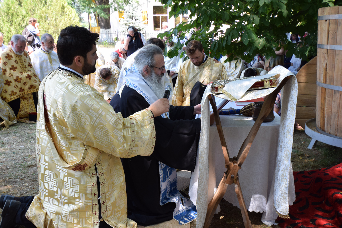 Slujbă arhierească și rugăciuni pentru ploaie, la Mănăstirea Bucium Slujbă arhierească și rugăciuni pentru ploaie, la Mănăstirea Bucium