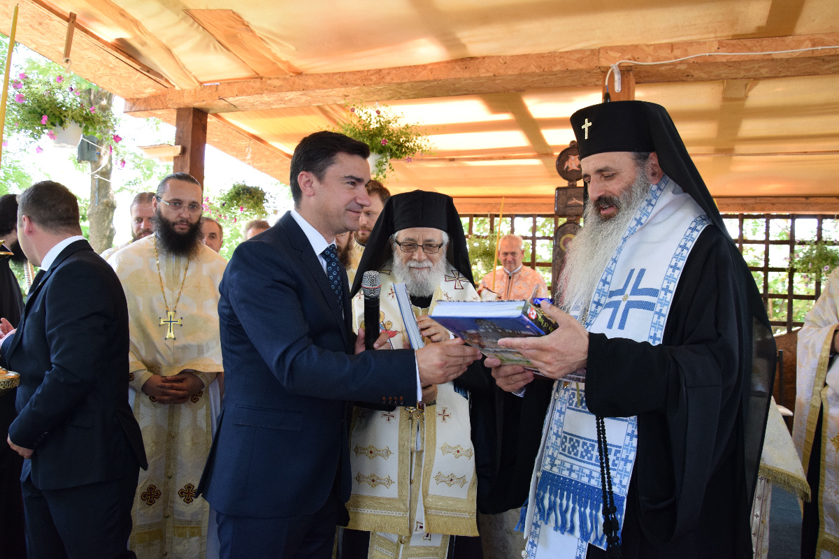 Slujbă arhierească și rugăciuni pentru ploaie, la Mănăstirea Bucium Slujbă arhierească și rugăciuni pentru ploaie, la Mănăstirea Bucium