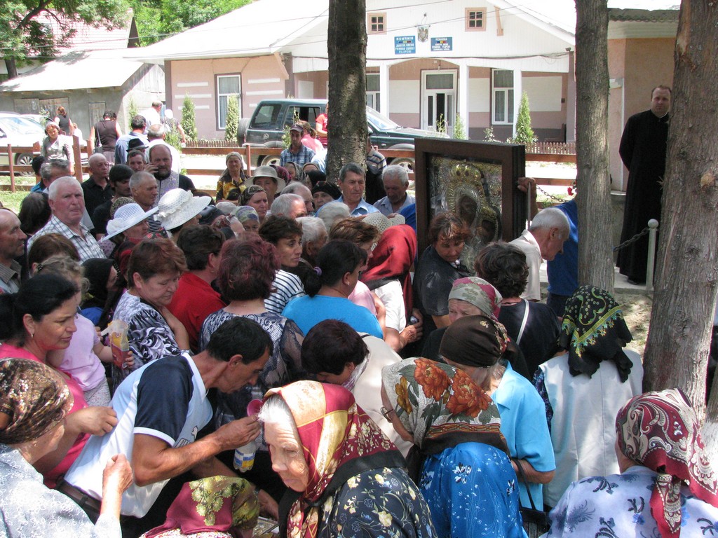 Procesiune şi rugăciuni pentru ploaie în Protopopiatul Bacău Procesiune şi rugăciuni pentru ploaie în Protopopiatul Bacău