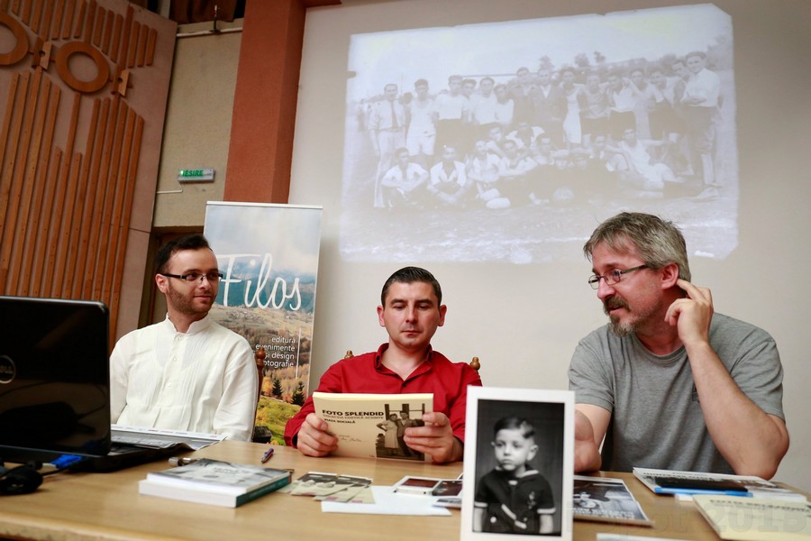 Foto: Ioan Apetrei Fotografiile vechi, păstrate cu sprijinul parohiei