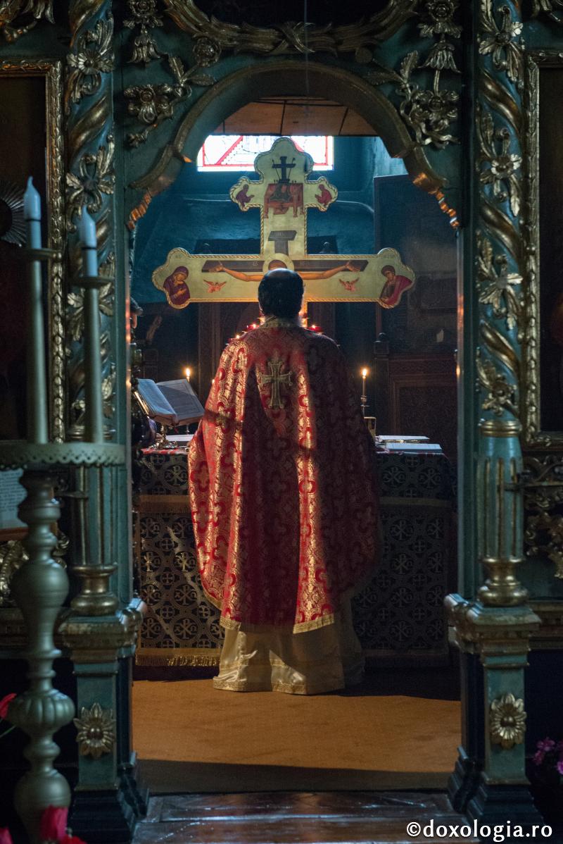 Când ne plictisim la Sfânta Liturghie