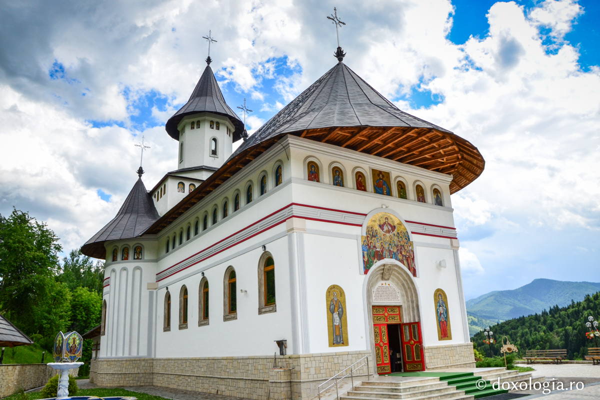 O vizită la atelierele de tâmplărie și fierărie de la Pângărați / Foto: Maria Burlă Mănăstirea Pângărați