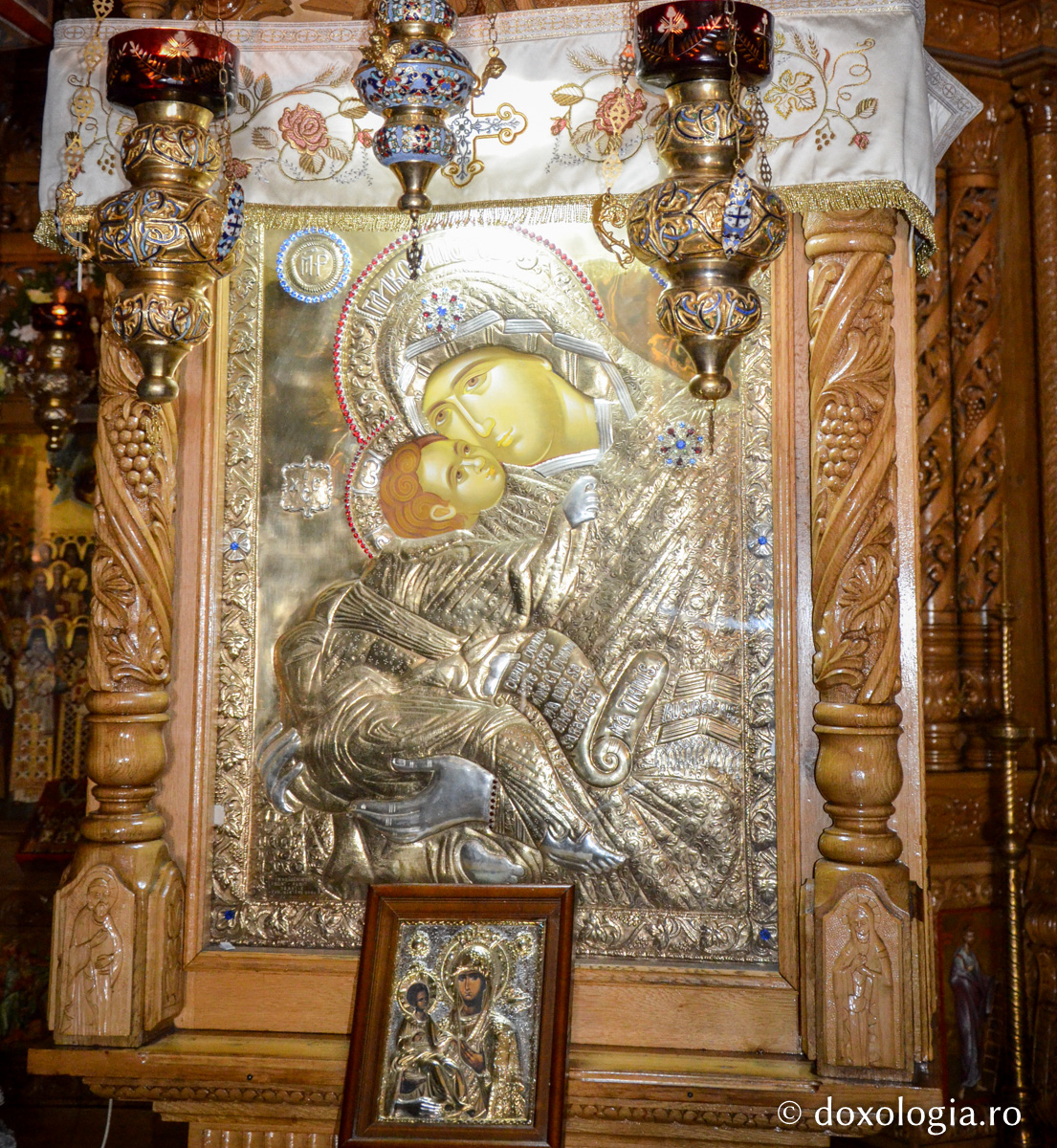 Icoana Maicii Domnului din biserica nouă a Mănăstirii Pângărați