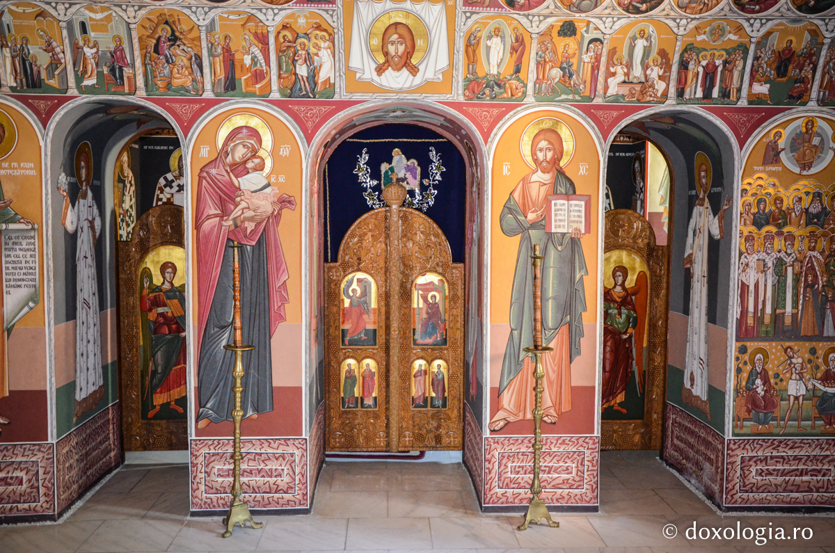 interiorul bisericii Mănăstirii Pângărați
