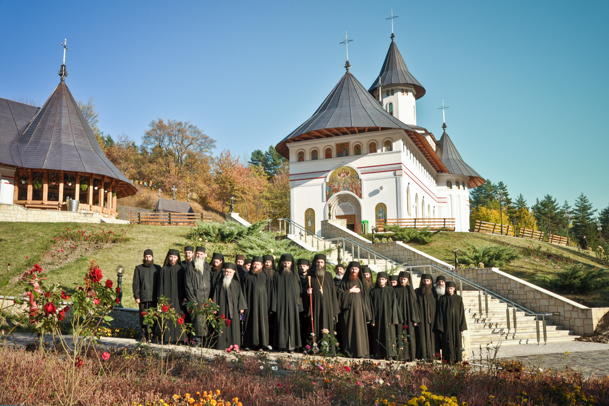 „Starețul este un slujitor al obștii, nu un stăpân”