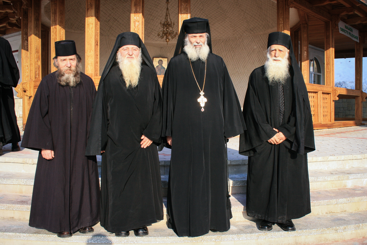 Părintele Teofil de la Pângăraţi, în amintirea bunicuței Viorica