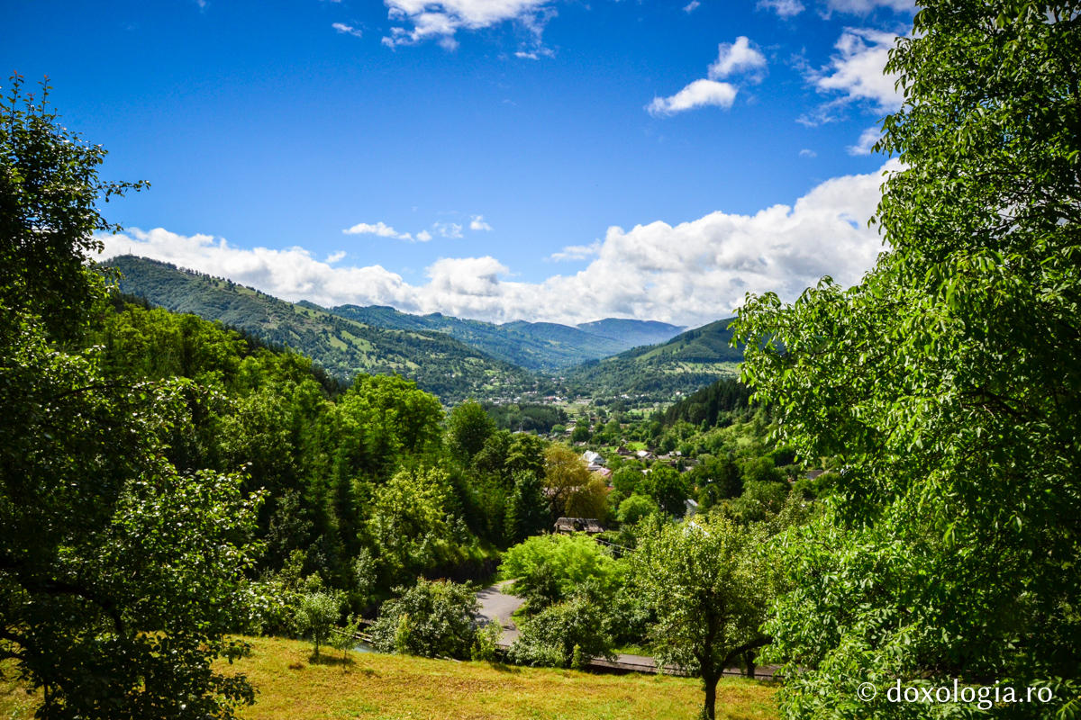 Împrejurimile mănăstirii / Foto: Maria Burlă Împrejurimile Mănăstirii Pângărați