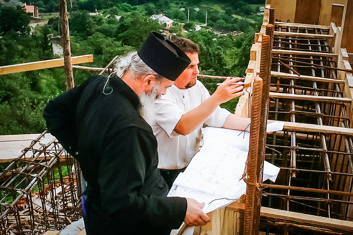 Renaşterea din dărâmături a Mănăstirii Pângărați