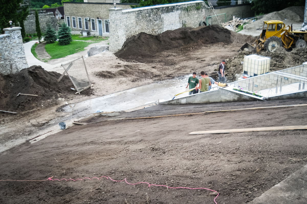 Renaşterea din dărâmături a Mănăstirii Pângărați