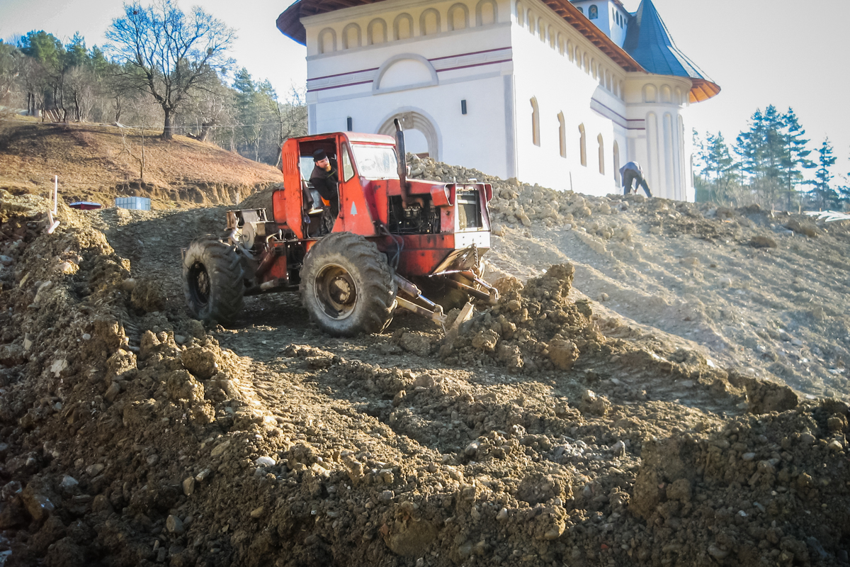 Renaşterea din dărâmături a Mănăstirii Pângărați