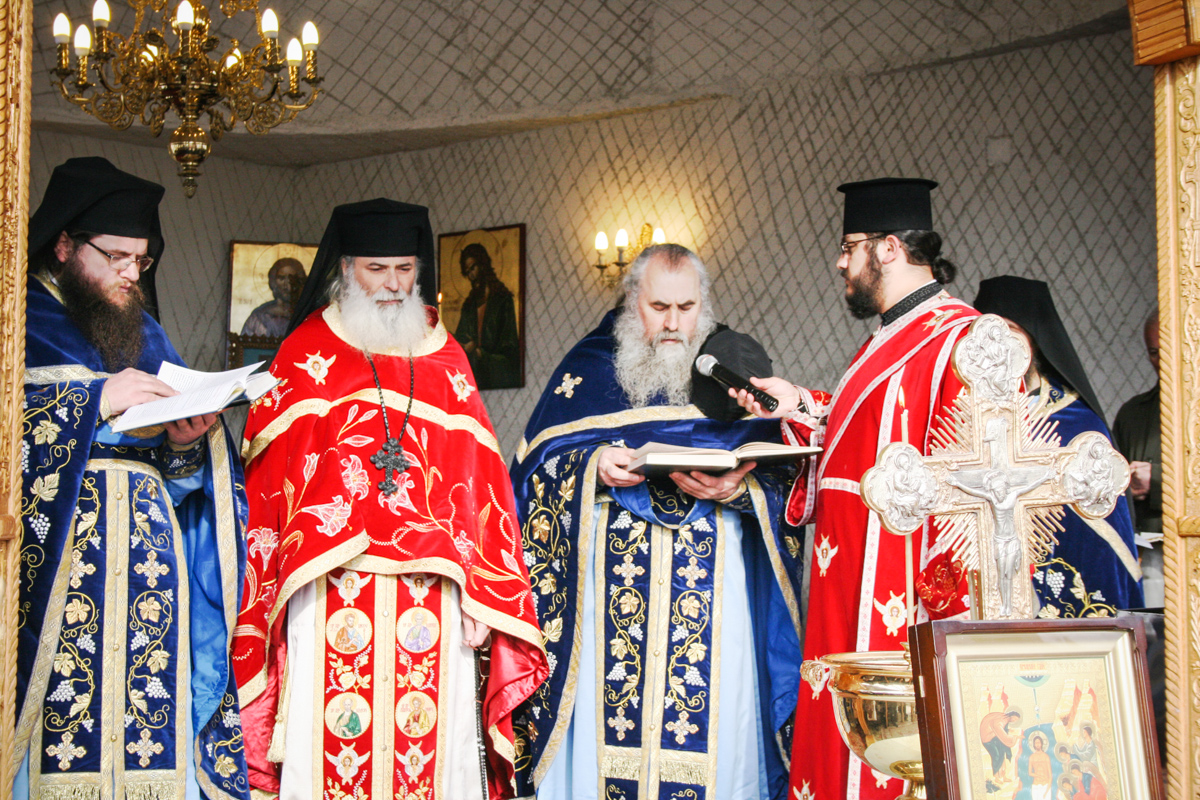 „Părintele Teofil lăcrima rugându-se pentru cei din spitale”