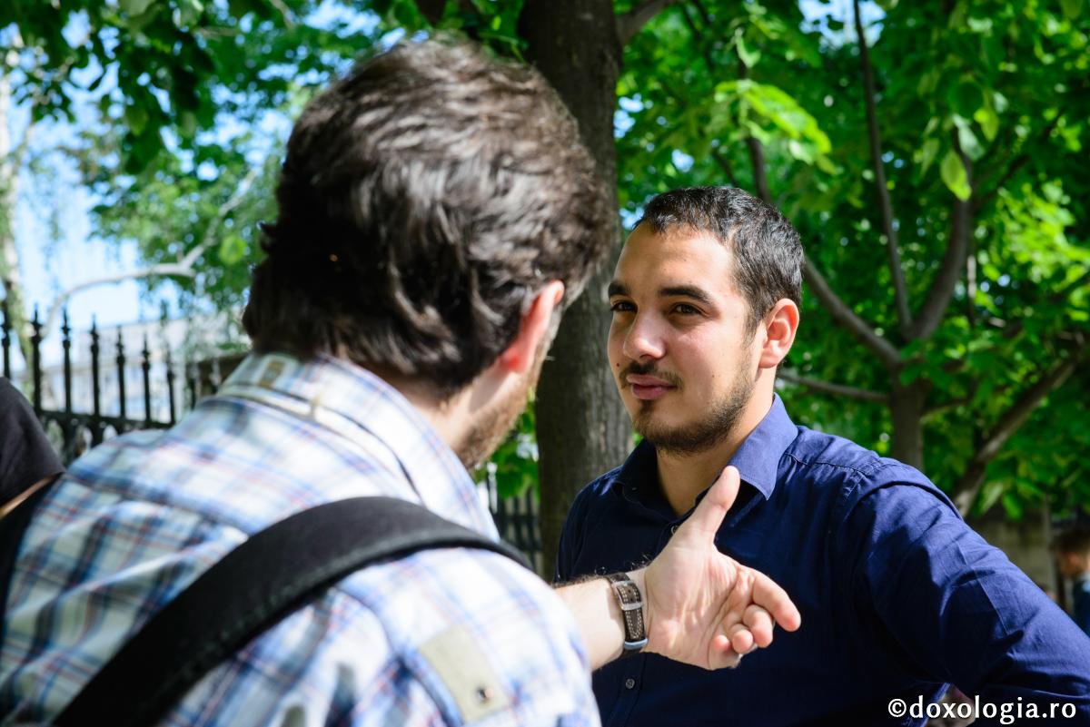 Păzirea limbii arată pe omul cu luare-aminte