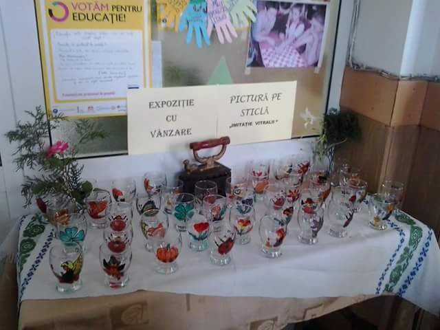 Cursul de pictură pe sticlă organizat de Parohia „Sf. Nicolae“ - Mălăieşti, la final