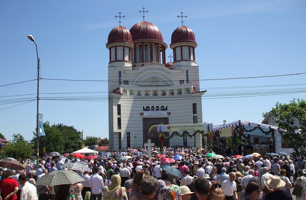 Poartă către cer în oraşul Bacău