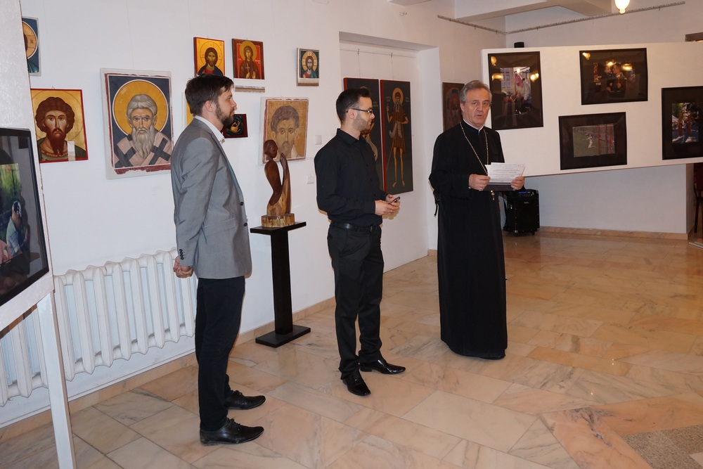 Frânturi din copilărie, expuse într-o biserică ieşeană