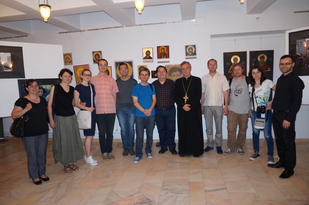 Frânturi din copilărie, expuse într-o biserică ieşeană