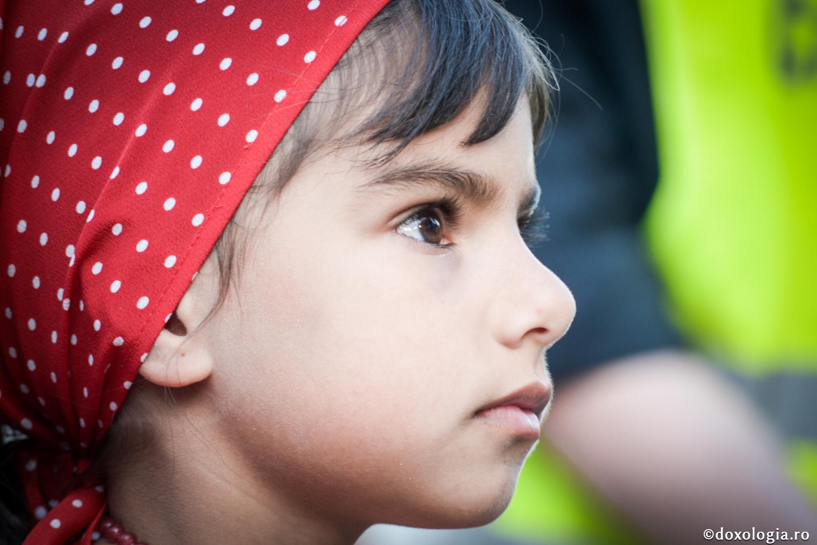 Cum protejăm copiii de mesajele subliminale?