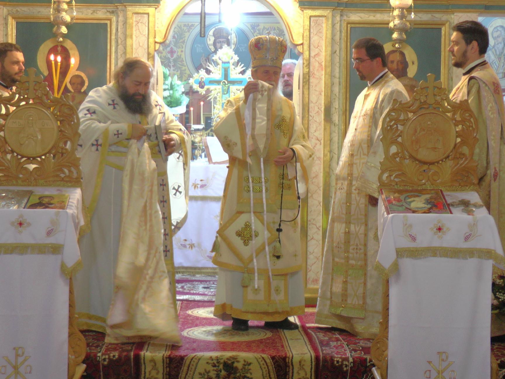 Liturghie arhierească la Frătăuţii Vechi