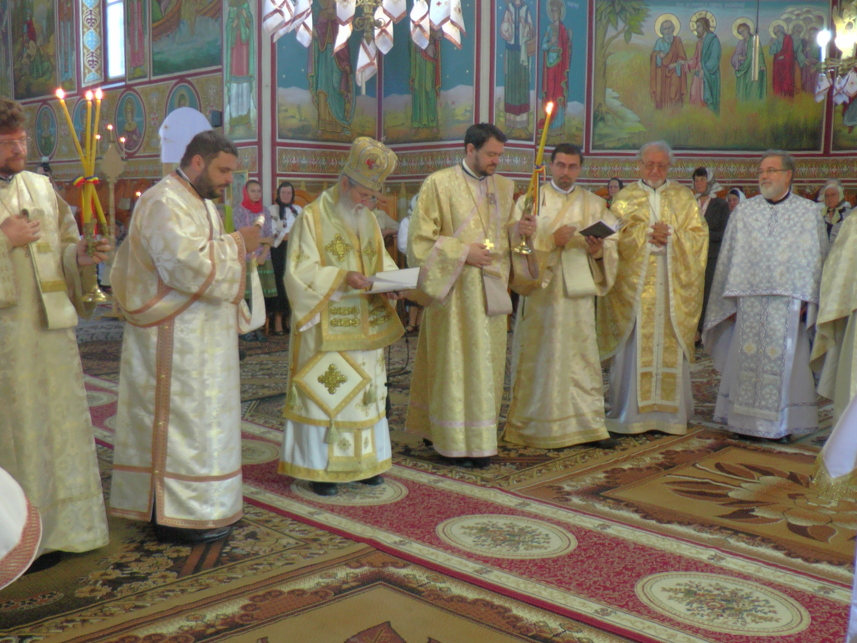 Liturghie arhierească la Frătăuţii Vechi