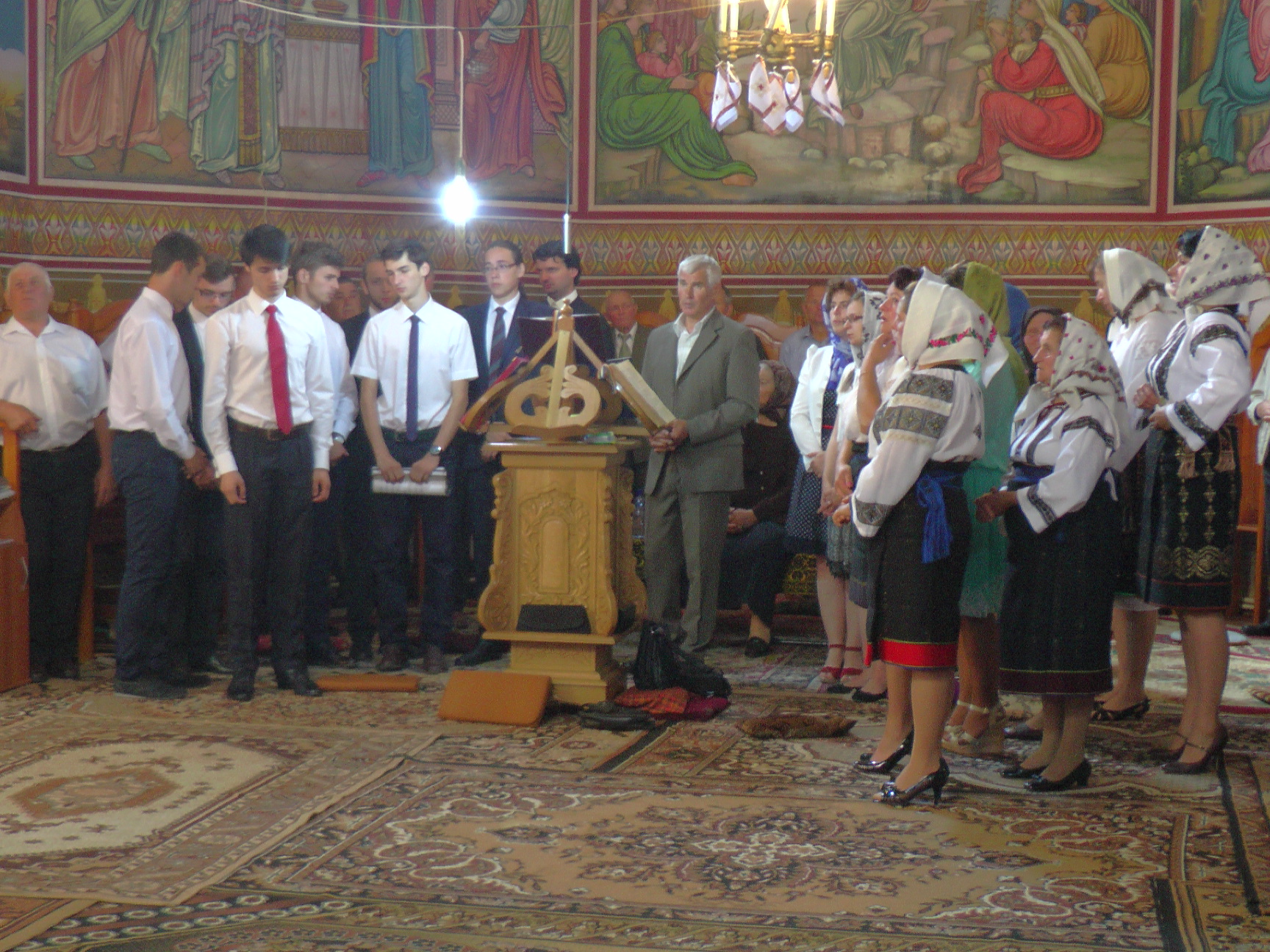 Liturghie arhierească la Frătăuţii Vechi