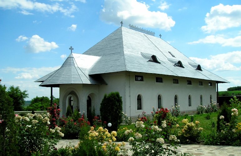 Casa monahală „Sfânta Lucia“, ctitoria armonioasă de la Eşanca