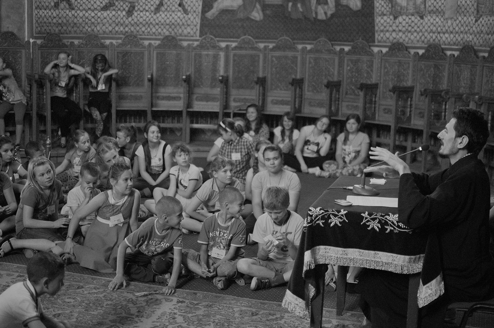Tabăra din pridvorul satului la Ruginoasa Tabăra din pridvorul satului la Ruginoasa