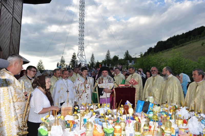 Pelerini oneşteni, în rugăciune pe „Meteora“ Bacăului Pelerini oneşteni, în rugăciune pe „Meteora“ Bacăului