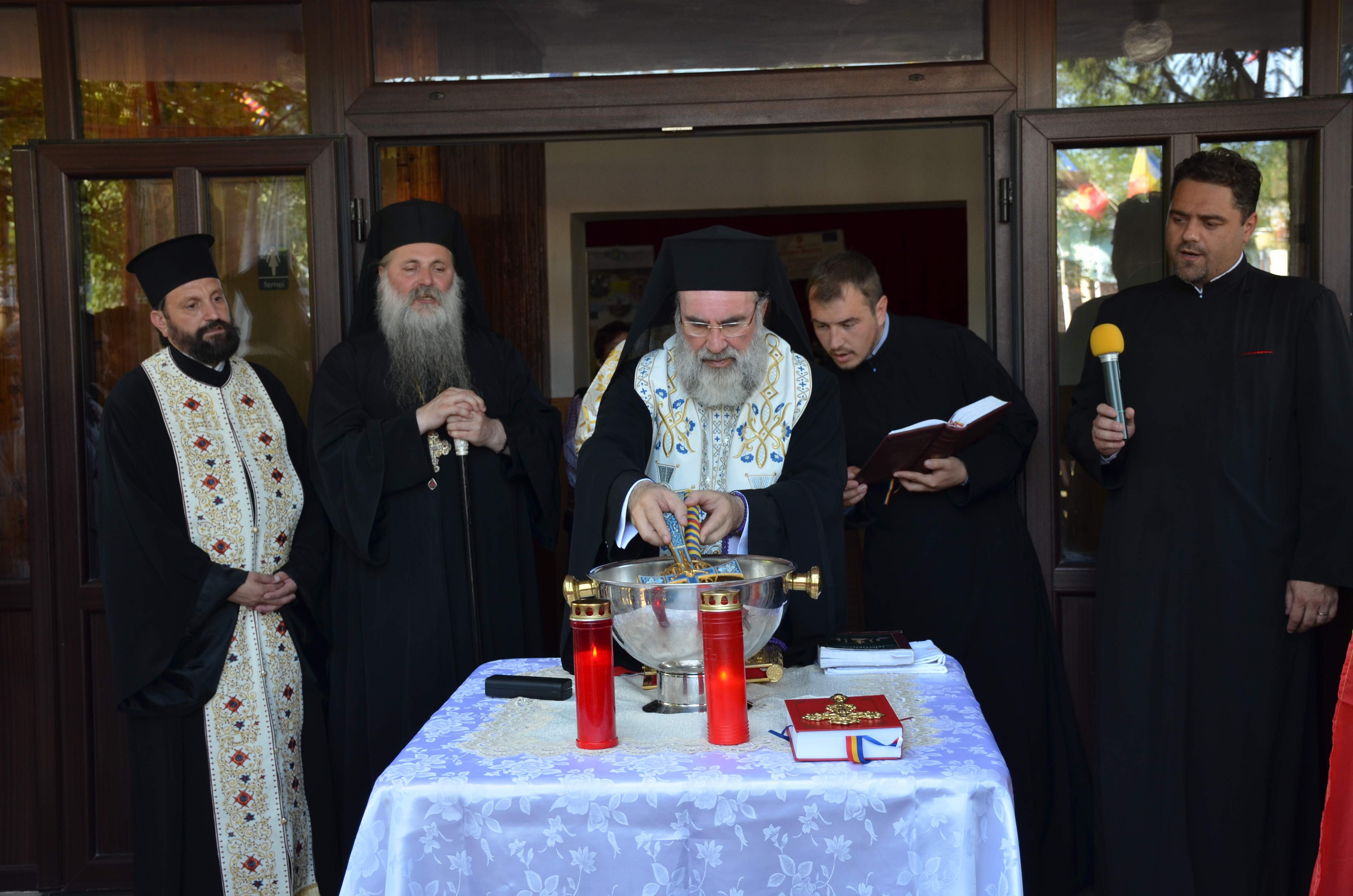 Numeroşi invitaţi de seamă la prima ediţie a Simpozionului naţional „Stăniţa - pagini de istorie, cultură şi spiritualitate“ (GALERIE FOTO) Numeroşi invitaţi de seamă la prima ediţie a Simpozionului naţional „Stăniţa - pagini de istorie, cultură şi spiritualitate“ (GALERIE FOTO)