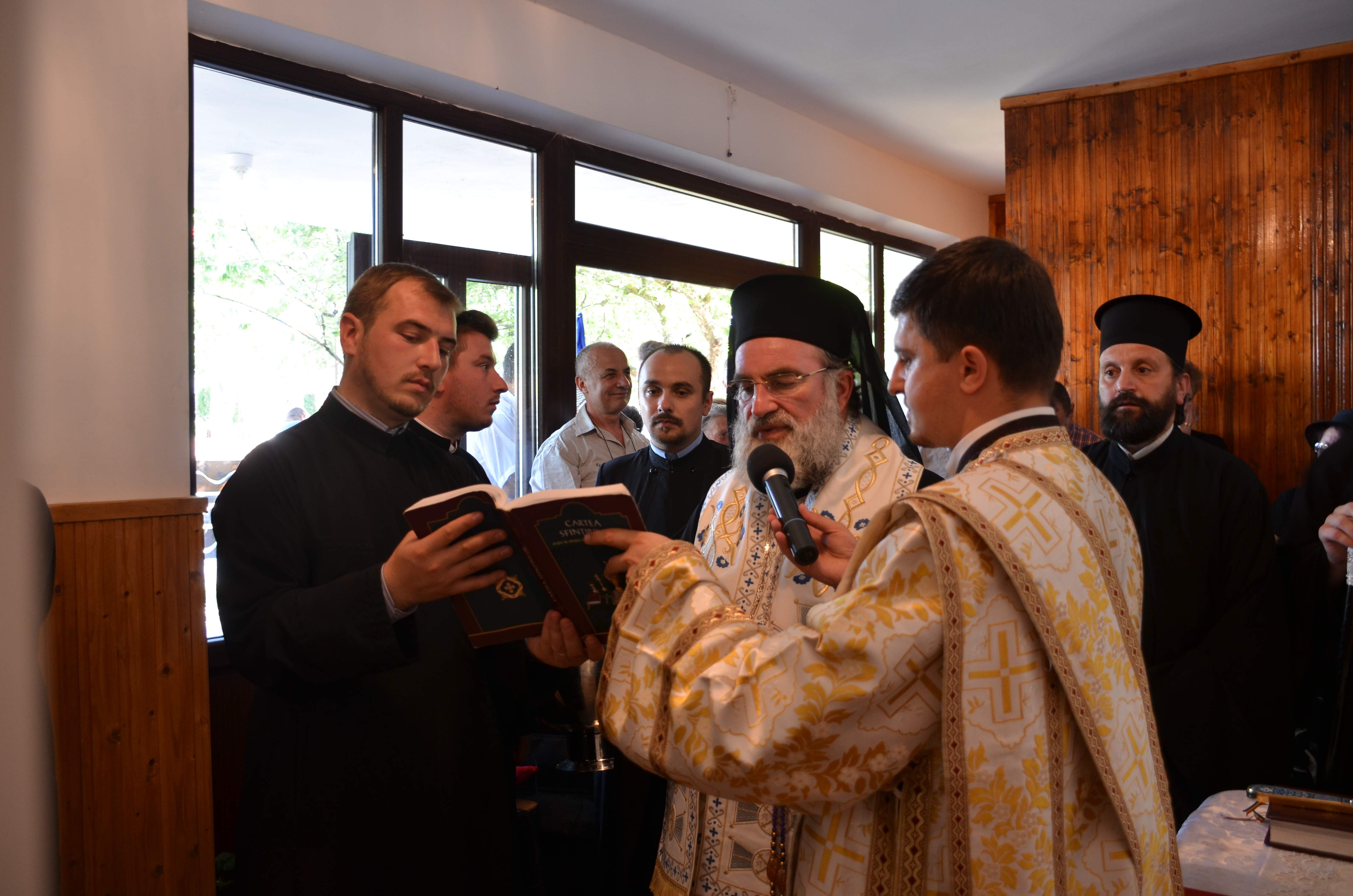 Numeroşi invitaţi de seamă la prima ediţie a Simpozionului naţional „Stăniţa - pagini de istorie, cultură şi spiritualitate“ (GALERIE FOTO) Numeroşi invitaţi de seamă la prima ediţie a Simpozionului naţional „Stăniţa - pagini de istorie, cultură şi spiritualitate“ (GALERIE FOTO)