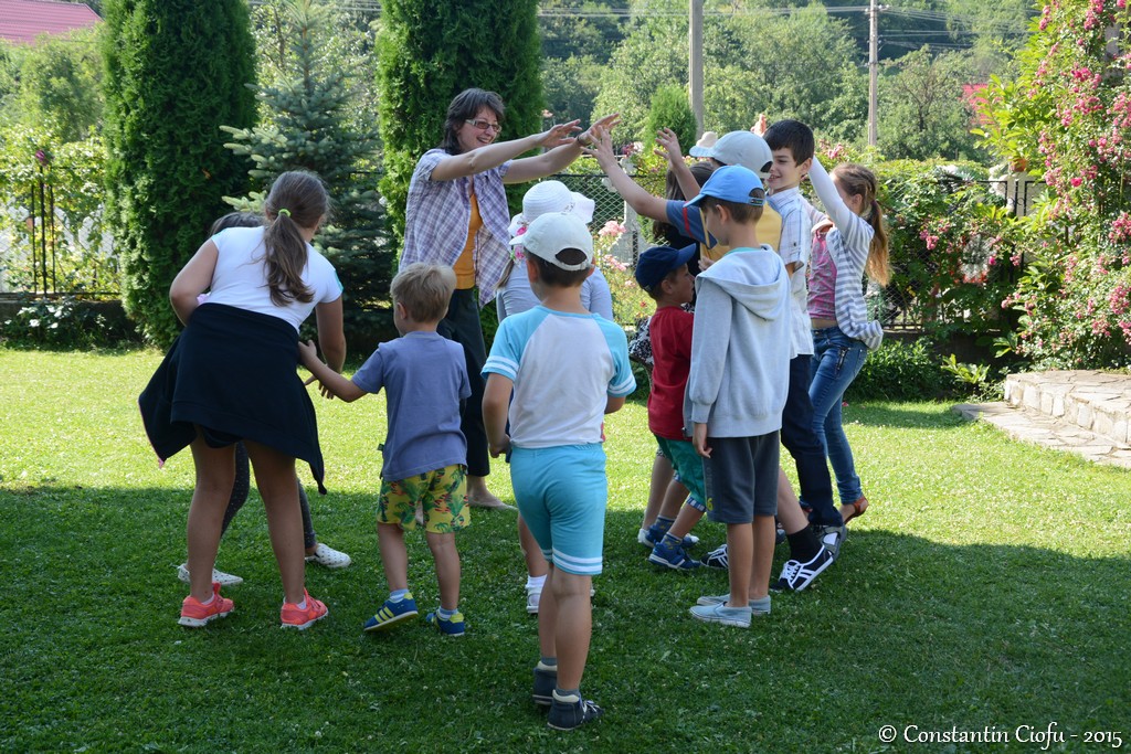 Tabără sub streaşina ctitoriei barnovschiene de la Buhalniţa Tabără sub streaşina ctitoriei barnovschiene de la Buhalniţa