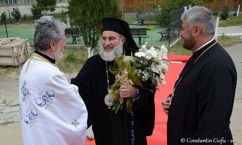 Vecernie arhierească în Biserica &quot;Sfântul Iulian din Tars&quot; (GALERIE FOTO)