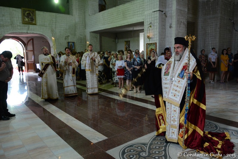 Vecernie arhierească în Biserica "Sfântul Iulian din Tars" (GALERIE FOTO) Vecernie arhierească în Biserica "Sfântul Iulian din Tars" (GALERIE FOTO)