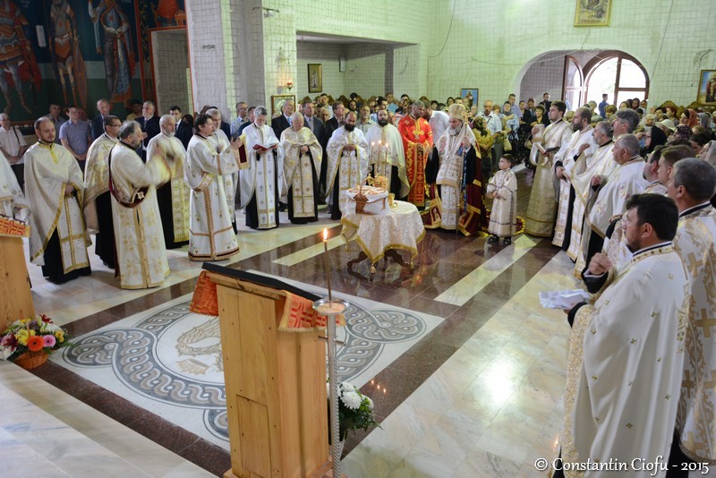 Vecernie arhierească în Biserica "Sfântul Iulian din Tars" (GALERIE FOTO) Vecernie arhierească în Biserica "Sfântul Iulian din Tars" (GALERIE FOTO)