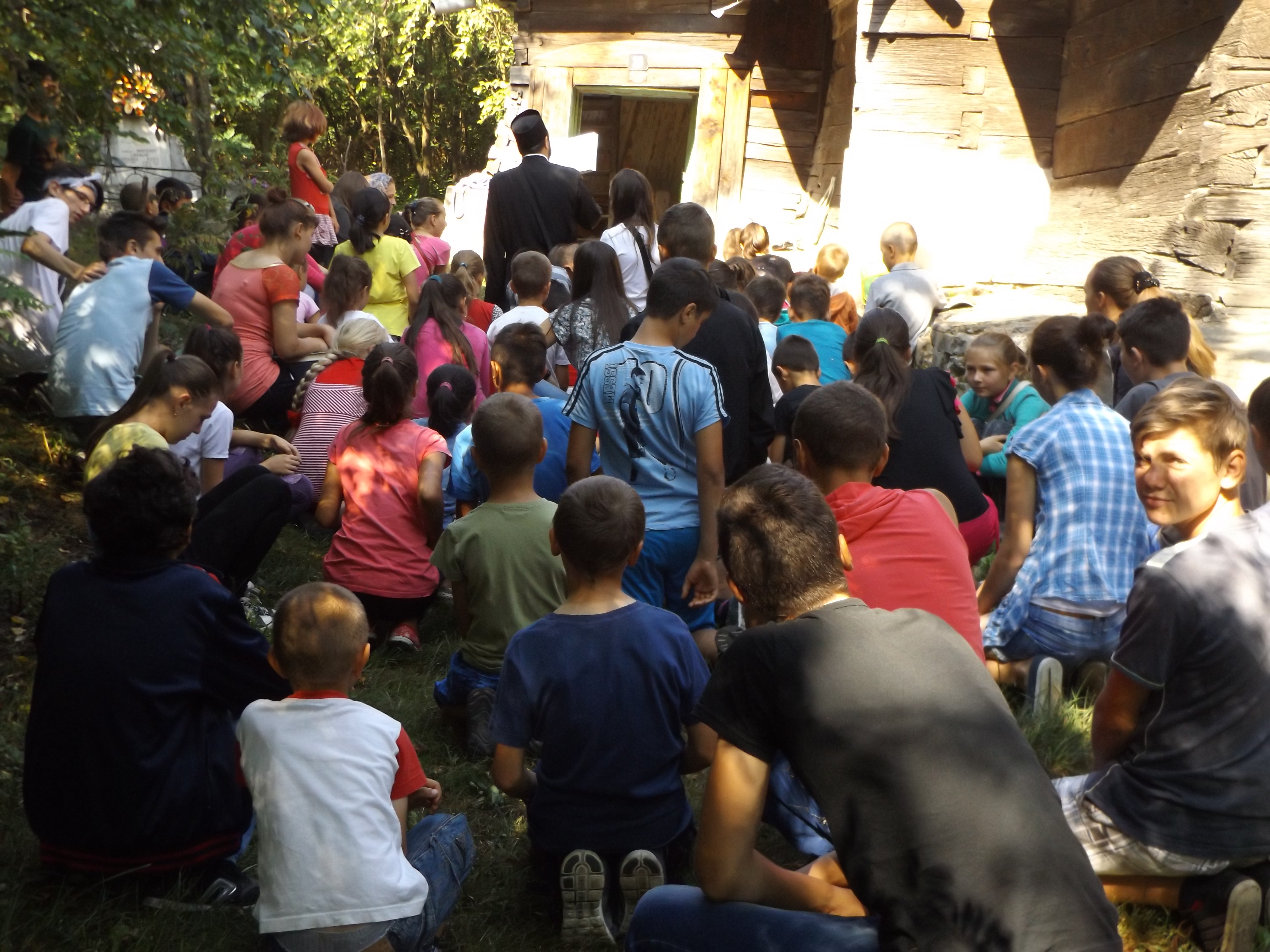 Tabăra din pridvorul satului în cea mai nordică localitate din ţară (GALERIE FOTO)