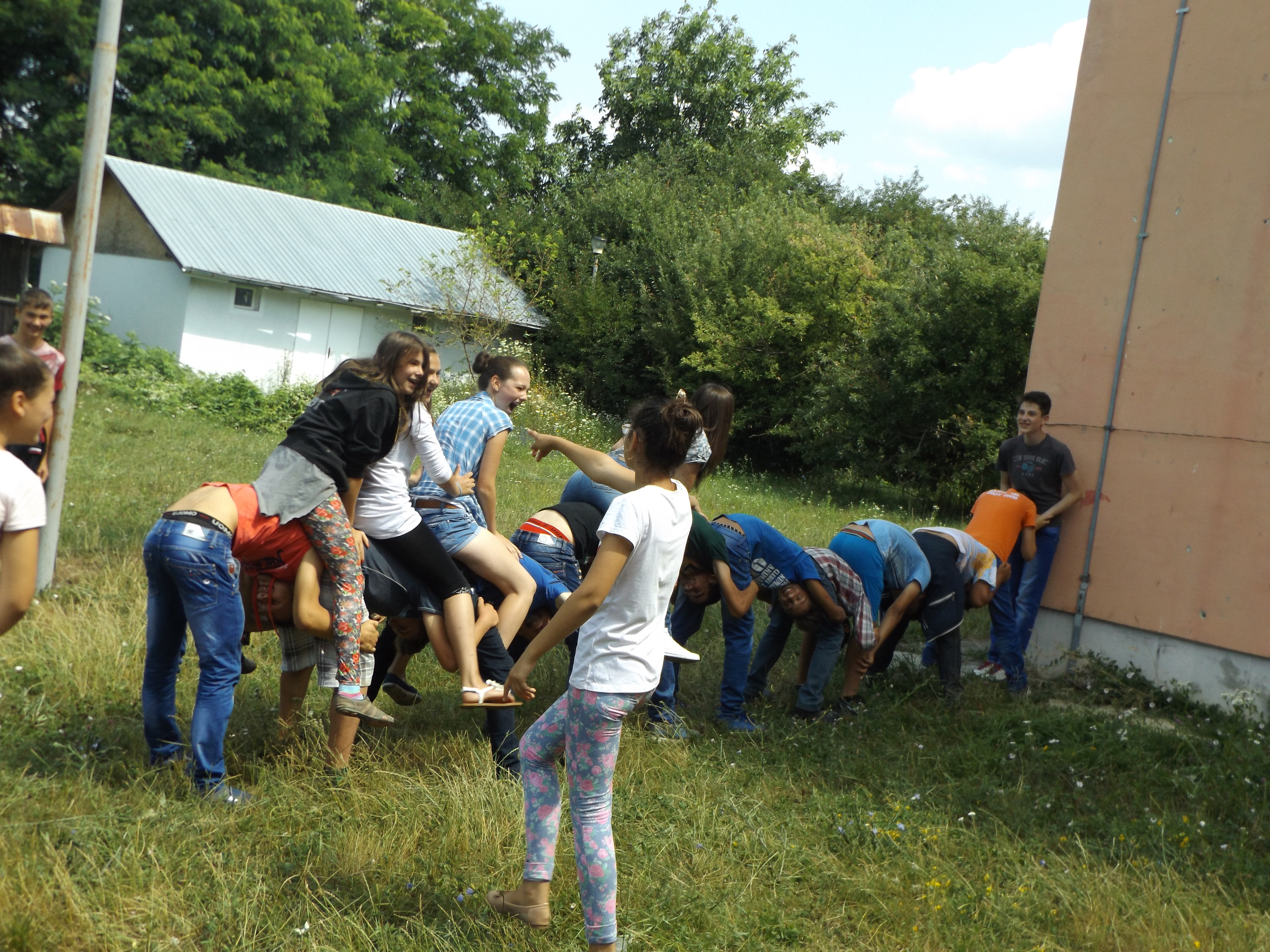 Tabăra din pridvorul satului în cea mai nordică localitate din ţară (GALERIE FOTO)