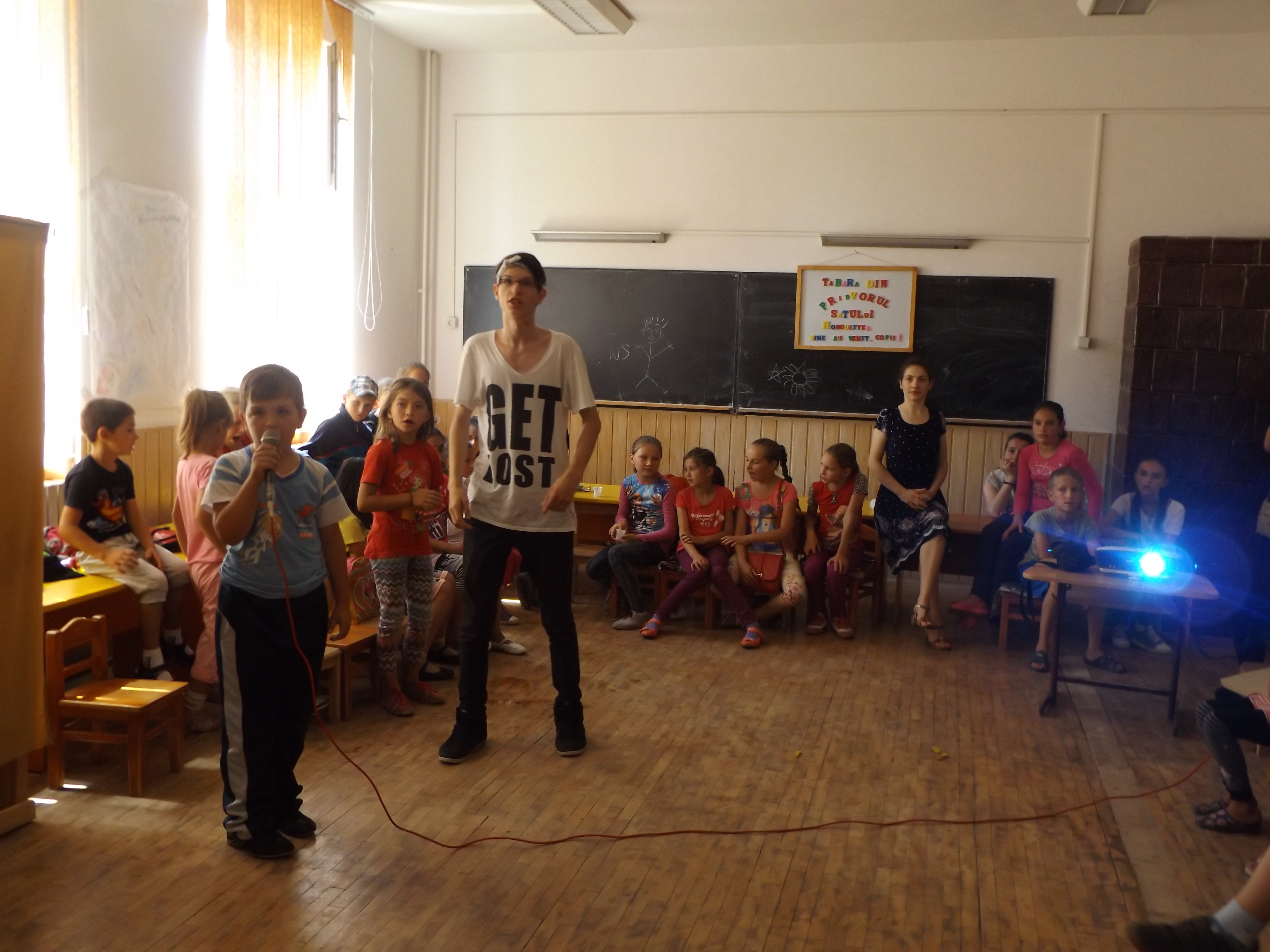 Tabăra din pridvorul satului în cea mai nordică localitate din ţară (GALERIE FOTO)