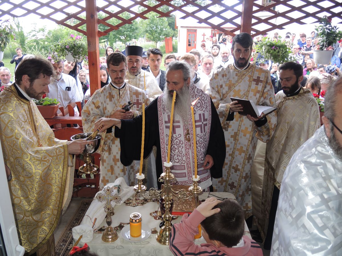 IPS Teofan: „Dacă la grijile vieții nu adăugăm și gândul la Dumnezeu, vom realiza la sfârșitul vieții că ne-am străduit degeaba”