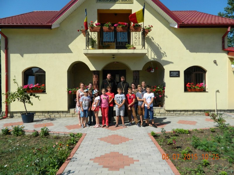 Elevi premianți din Basarabia, oaspeți ai Protoieriei Sascut Elevi premianți din Basarabia, oaspeți ai Protoieriei Sascut